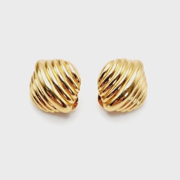 Vintage Monet Gold Tone Grooved Domed Designer Runway Clip On Earrings - Picture 1 of 5